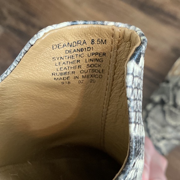 Steven by Steve Madden snakeskin mules size W8.5 - Picture 3 of 4